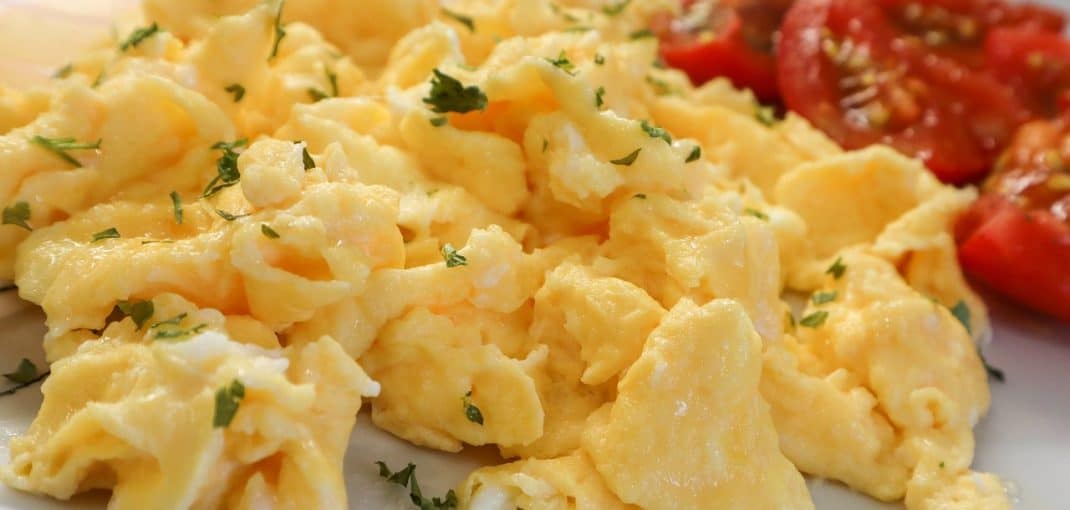 Scrambled eggs with tomato