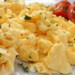 Scrambled eggs with tomato